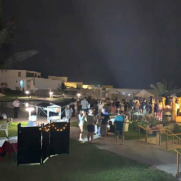 carrito de comidas en evento de cumpleaños en la playa